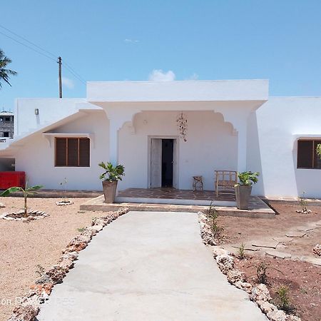 مبيت وإفطار واتامو Red Land House المظهر الخارجي الصورة
